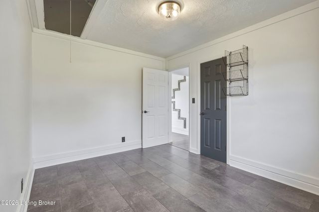 5127 Braidwood Dr, Louisville, KY 40219