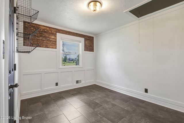 5127 Braidwood Dr, Louisville, KY 40219