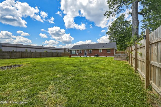 5127 Braidwood Dr, Louisville, KY 40219