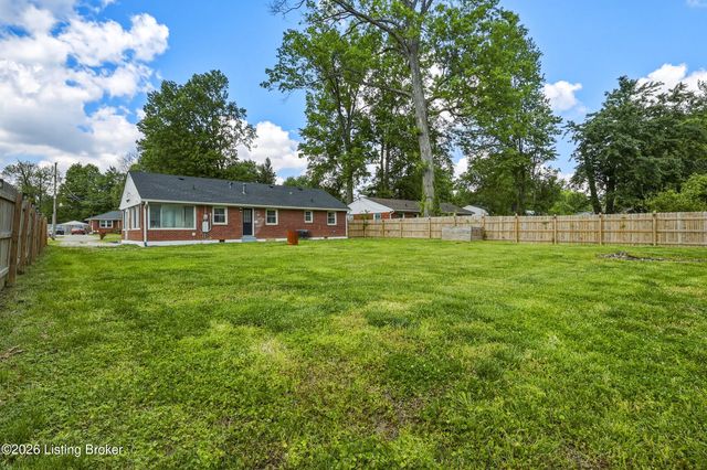 5127 Braidwood Dr, Louisville, KY 40219