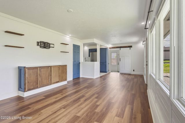 5127 Braidwood Dr, Louisville, KY 40219