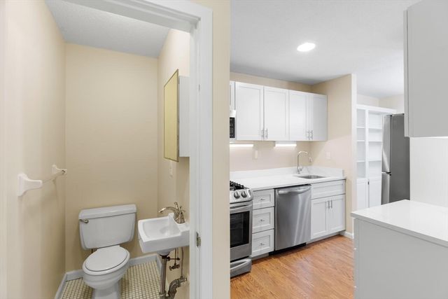 676 Huron Ave 43, Cambridge, MA 02138