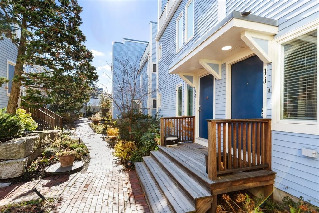 676 Huron Ave 43, Cambridge, MA 02138