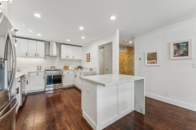 2028 Damuth 1, Oakland, CA 94602