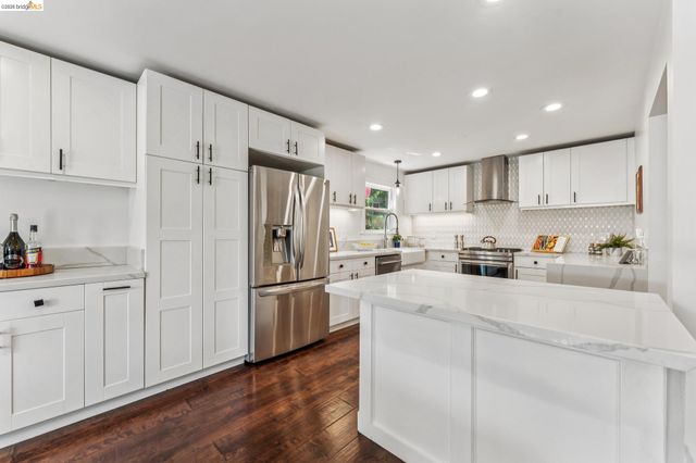 2028 Damuth 1, Oakland, CA 94602