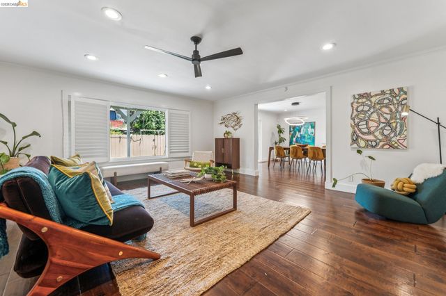 2028 Damuth 1, Oakland, CA 94602