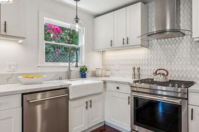 2028 Damuth 1, Oakland, CA 94602