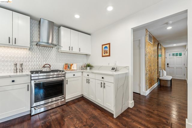 2028 Damuth 1, Oakland, CA 94602