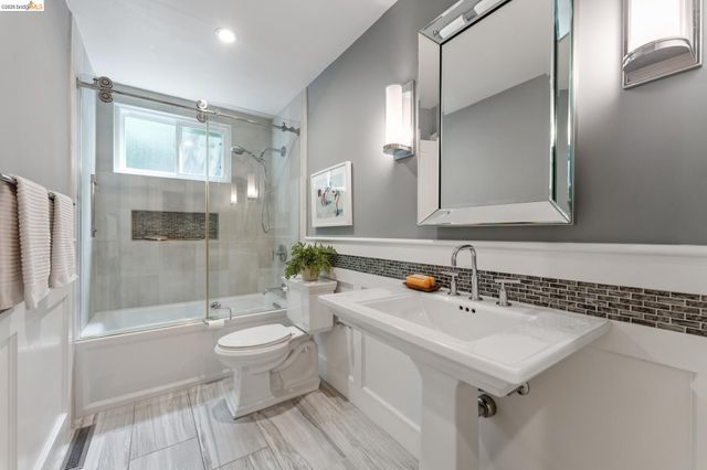 2028 Damuth 1, Oakland, CA 94602