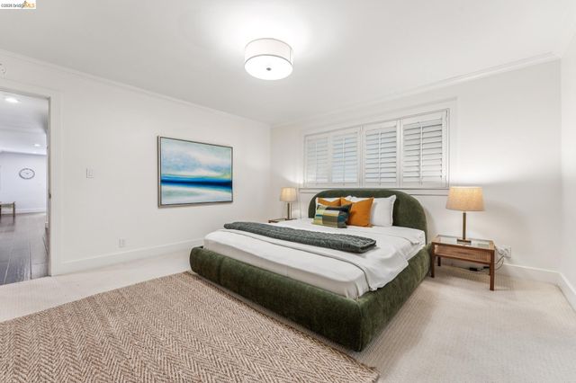 2028 Damuth 1, Oakland, CA 94602