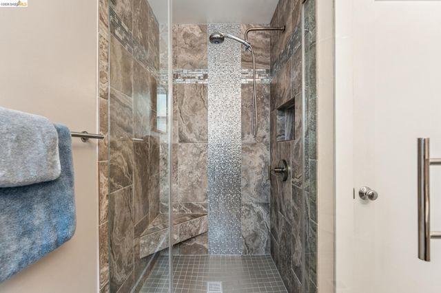 2028 Damuth 1, Oakland, CA 94602