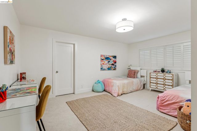 2028 Damuth 1, Oakland, CA 94602