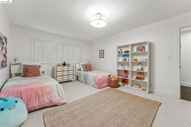 2028 Damuth 1, Oakland, CA 94602
