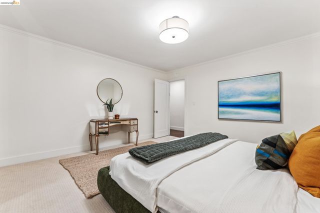 2028 Damuth 1, Oakland, CA 94602