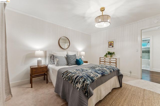 2028 Damuth 1, Oakland, CA 94602