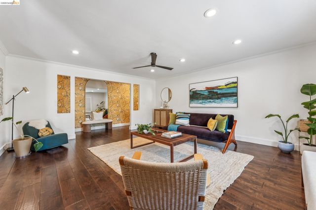 2028 Damuth 1, Oakland, CA 94602