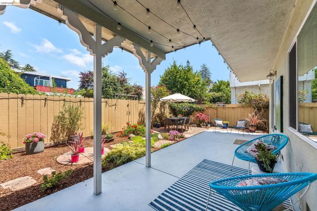 2028 Damuth 1, Oakland, CA 94602