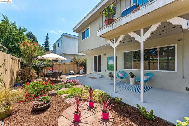 2028 Damuth 1, Oakland, CA 94602