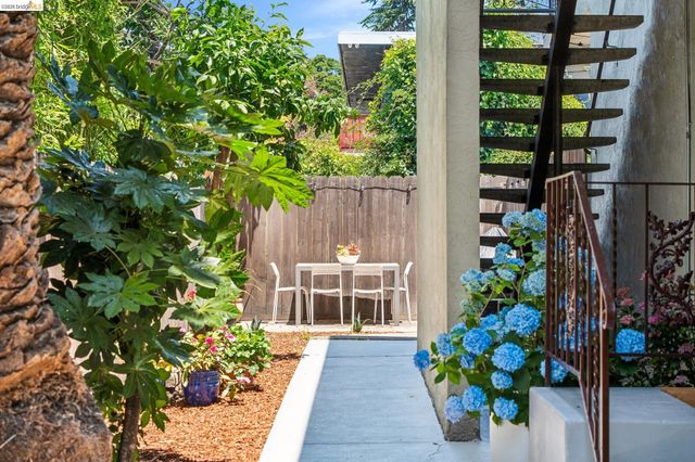 2028 Damuth 1, Oakland, CA 94602