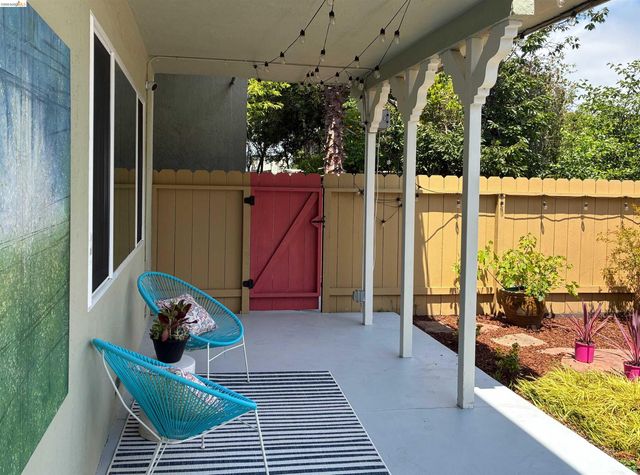 2028 Damuth 1, Oakland, CA 94602