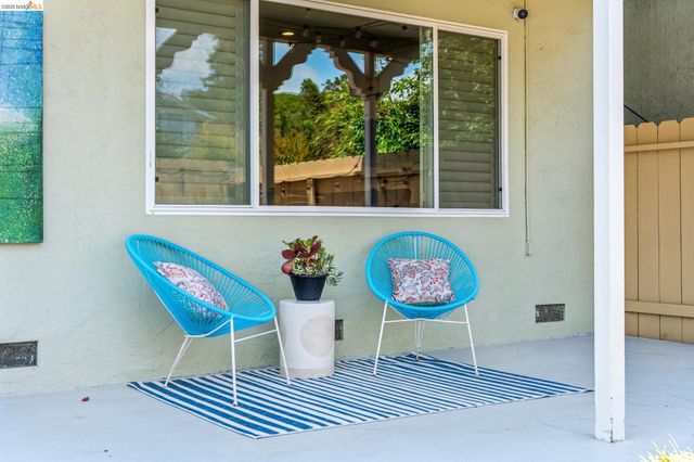 2028 Damuth 1, Oakland, CA 94602