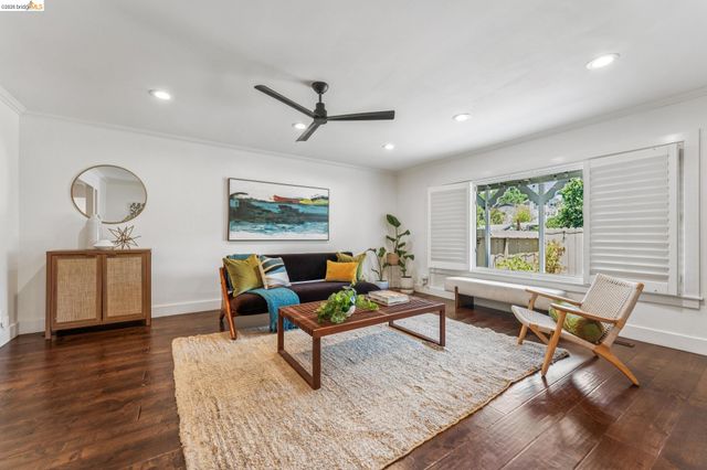 2028 Damuth 1, Oakland, CA 94602