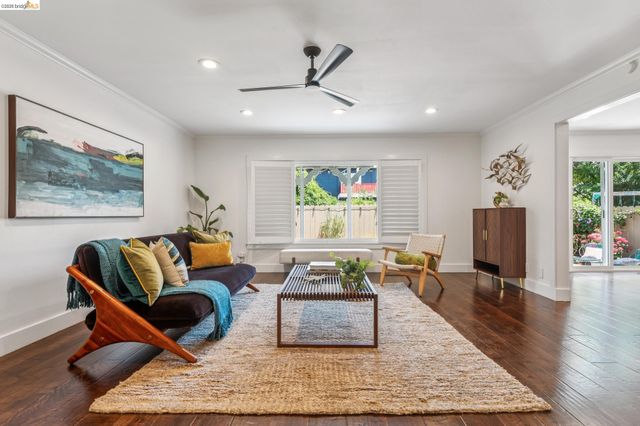 2028 Damuth 1, Oakland, CA 94602