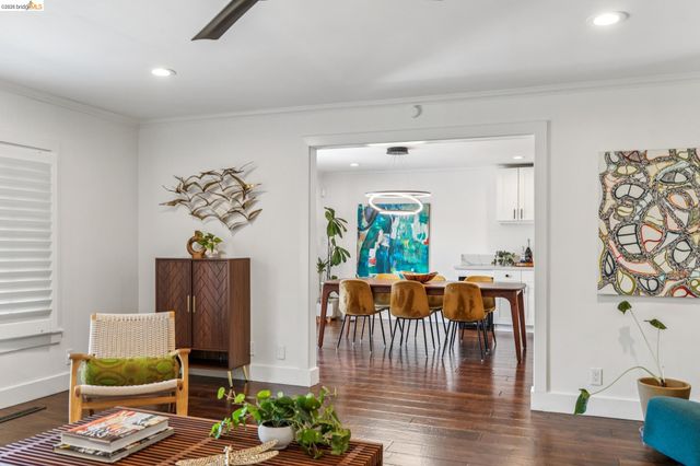 2028 Damuth 1, Oakland, CA 94602