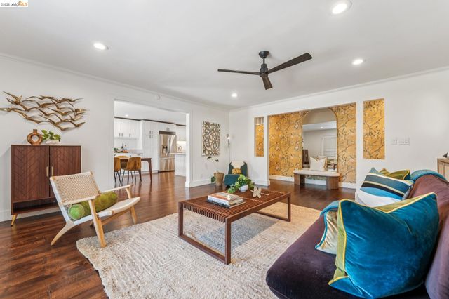2028 Damuth 1, Oakland, CA 94602
