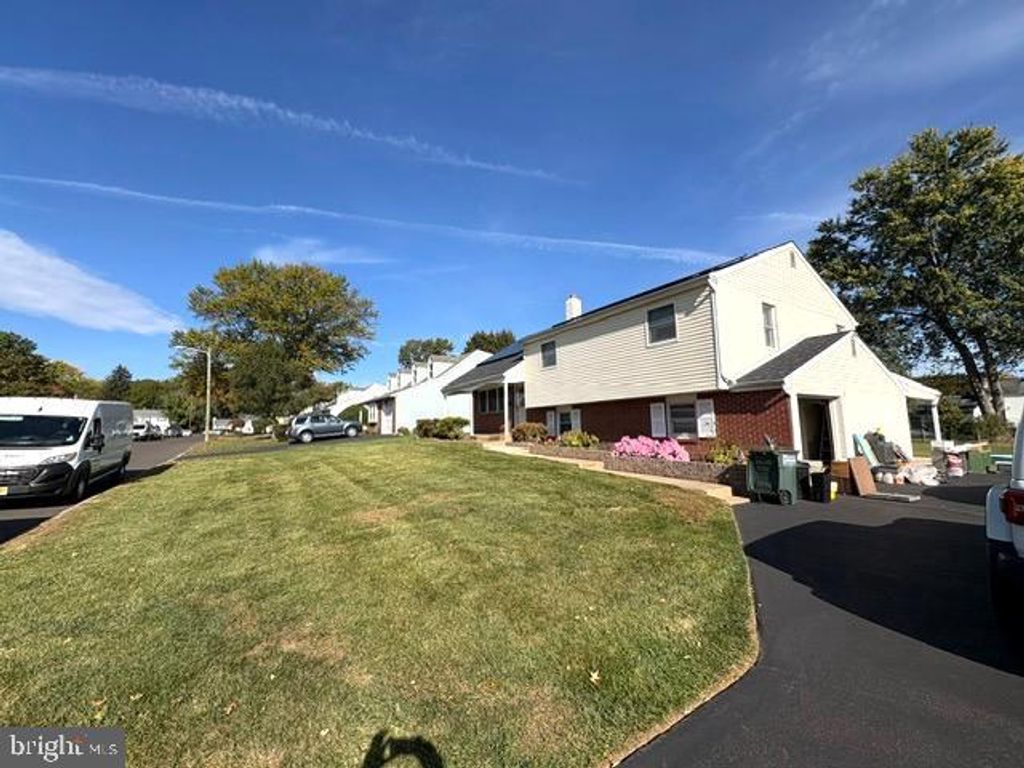 433 WENDY RD, Southampton, PA 18966