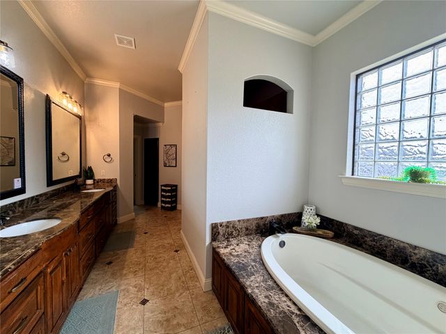 6909 Heritage Oaks Drive, Mansfield, TX 76063