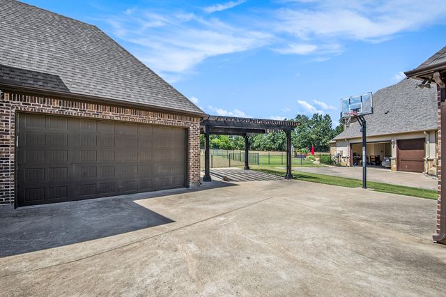 6909 Heritage Oaks Drive, Mansfield, TX 76063