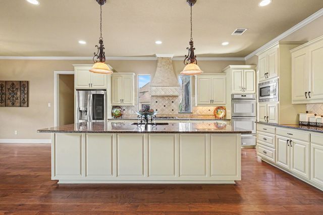 6909 Heritage Oaks Drive, Mansfield, TX 76063