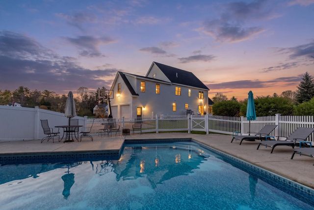 8 Lilac Way, Stratham, NH 03885