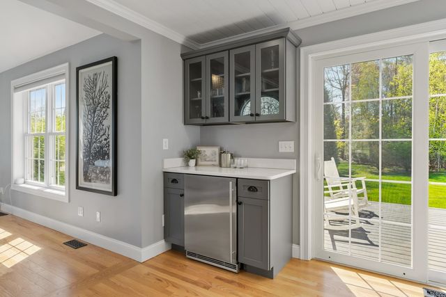 8 Lilac Way, Stratham, NH 03885