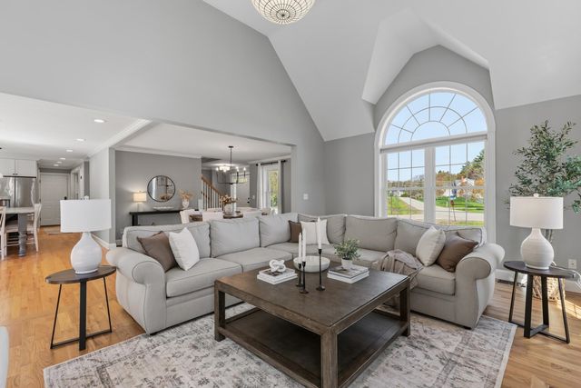 8 Lilac Way, Stratham, NH 03885