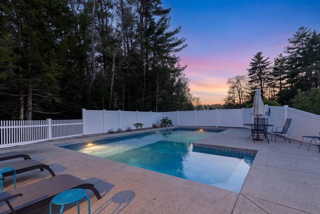 8 Lilac Way, Stratham, NH 03885