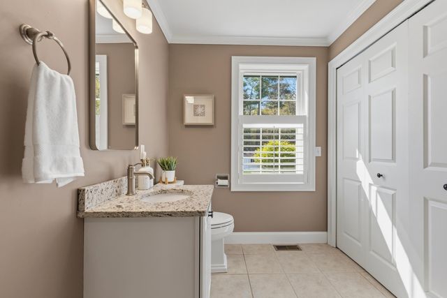 8 Lilac Way, Stratham, NH 03885