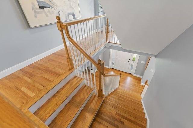 8 Lilac Way, Stratham, NH 03885