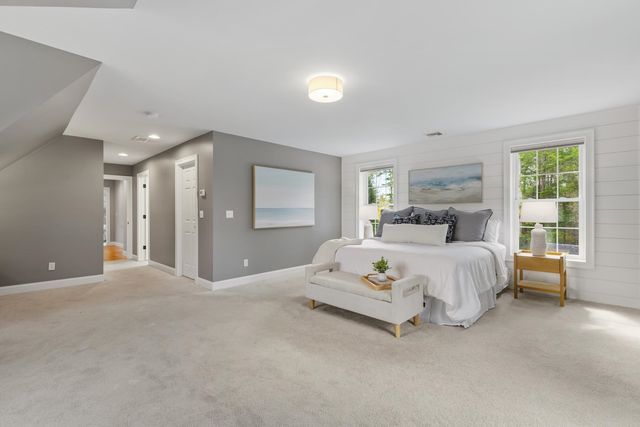 8 Lilac Way, Stratham, NH 03885