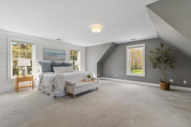 8 Lilac Way, Stratham, NH 03885
