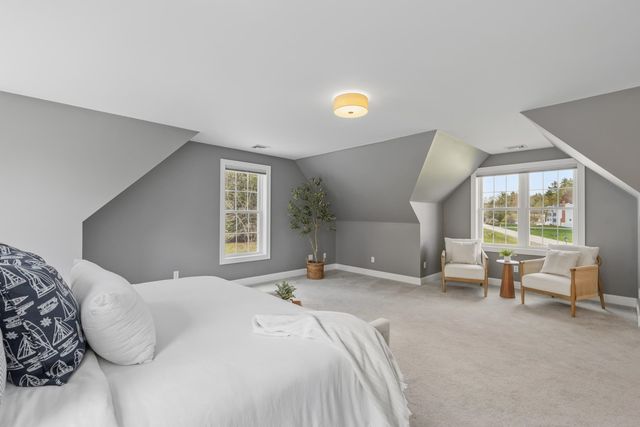 8 Lilac Way, Stratham, NH 03885