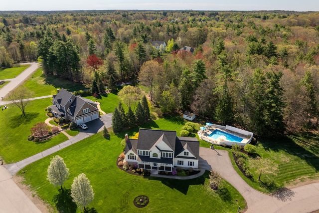 8 Lilac Way, Stratham, NH 03885