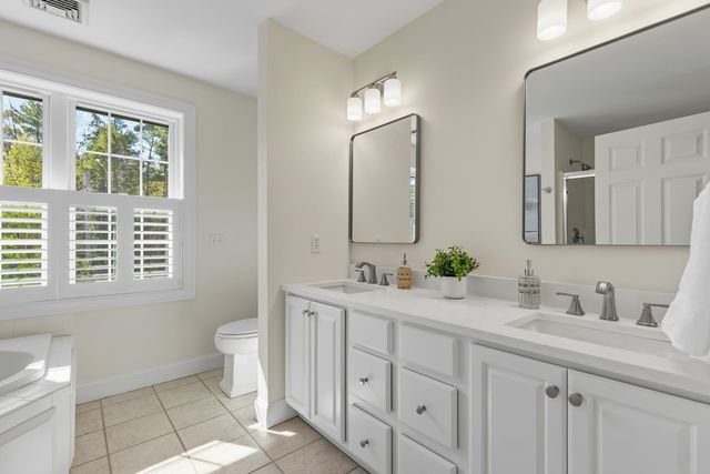8 Lilac Way, Stratham, NH 03885
