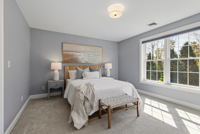 8 Lilac Way, Stratham, NH 03885