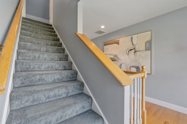 8 Lilac Way, Stratham, NH 03885