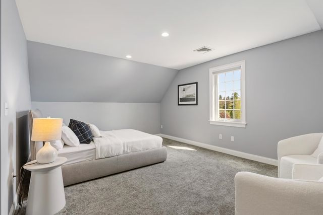 8 Lilac Way, Stratham, NH 03885
