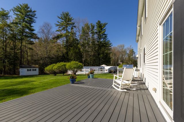 8 Lilac Way, Stratham, NH 03885