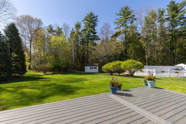 8 Lilac Way, Stratham, NH 03885