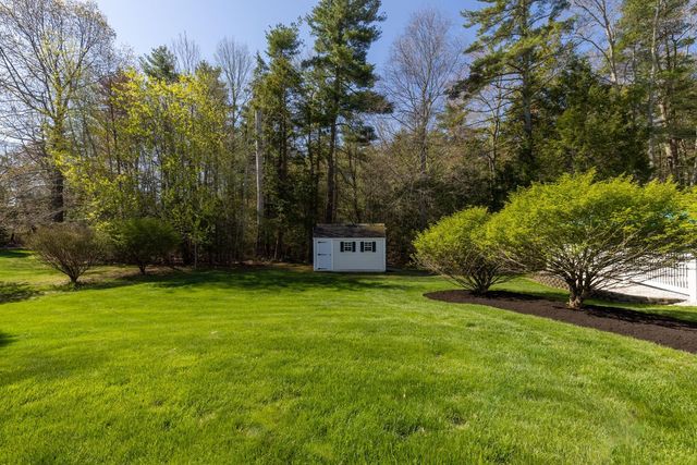 8 Lilac Way, Stratham, NH 03885